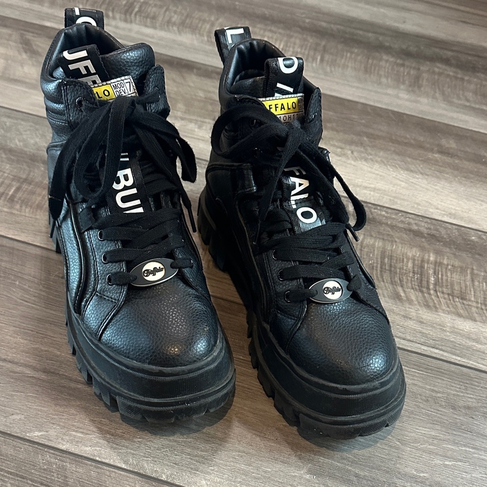 Size 10 Buffalo David Bitton Black High-Top Sneakers